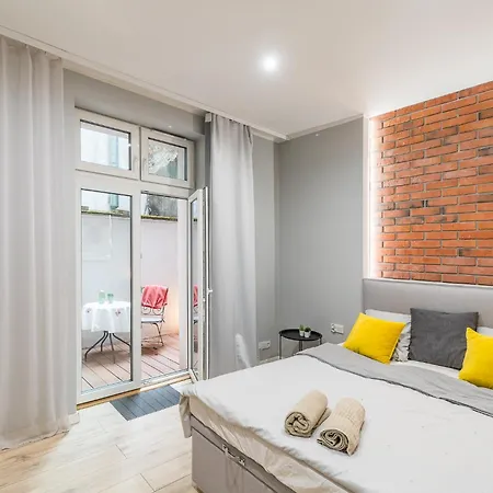 Starowislna - Balcony, Top Location, Tram & Train Nearby - By Rentujemy Lejlighed