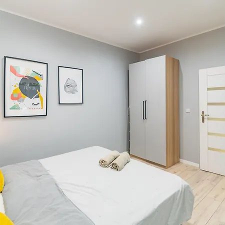Apartman Starowislna - Balcony, Top Location, Tram & Train Nearby - By Rentujemy Krakkó