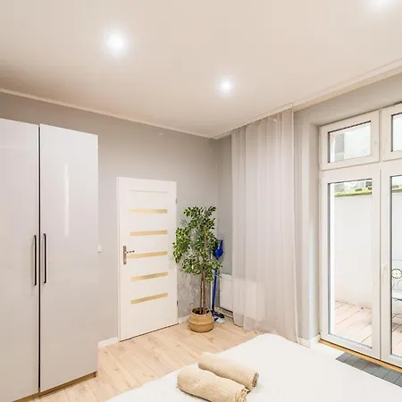 Apartman Starowislna - Balcony, Top Location, Tram & Train Nearby - By Rentujemy