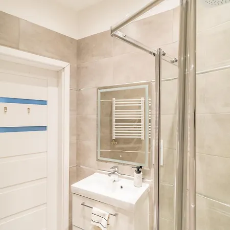 Apartman Starowislna - Balcony, Top Location, Tram & Train Nearby - By Rentujemy *
